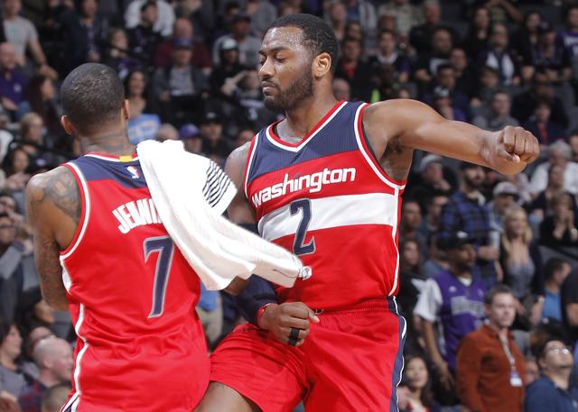 浓眉40+13詹皇14中5獭兔25+8+7湖人不敌绿军　NBA圣诞大战焦点战，湖人主场迎战凯尔特人，湖人上一场终结连败，目前16胜14负排在西部第9位，凯尔特人则是22胜6负高居东部榜首，本场比赛波尔津吉斯迎来复出。